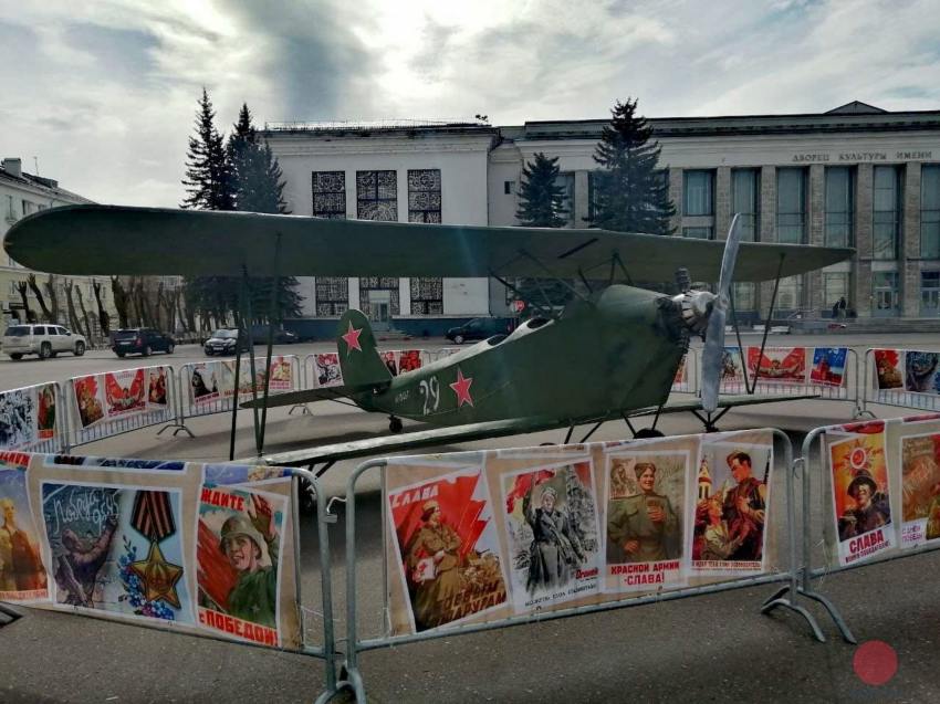 На центральной площади Северодвинска «приземлился» военный самолет